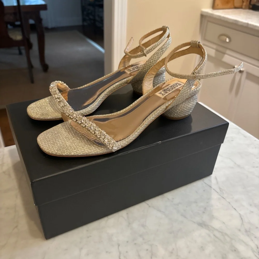 Badgley Mischa Platinum Chunky Heel Sandal - Size 8 - Picture 2 of 6